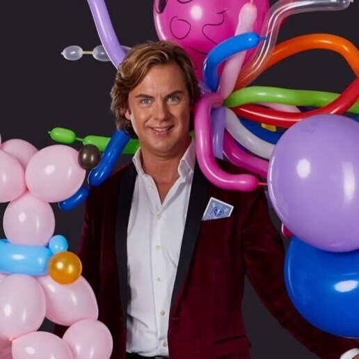 Ballon artiest Spijkenisse  (NL) Ballonfiguratie & Table Magic