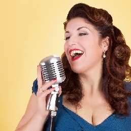 Suitcase Suzy – Vintage Vocal Act