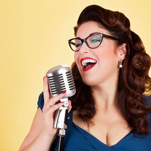 Zangeres Grave  (NL) Suitcase Suzy: Feelgood Vintage Vocals