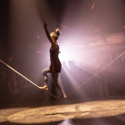 Acrobat Amsterdam  (NL) Tightrope act - slack rope