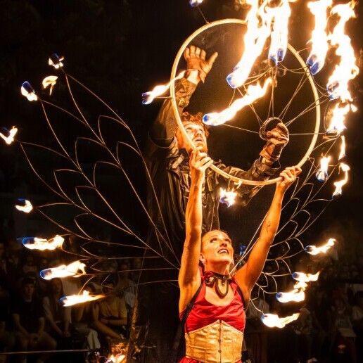 Acrobat Amsterdam  (NL) Acro & Fire show: Vlam