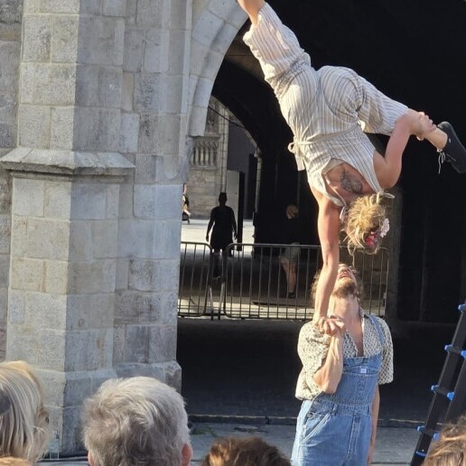 Acrobaat Amsterdam  (NL) Acro: HOOG-tevree