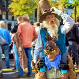 Street theater - Gnomes Mops and Totem