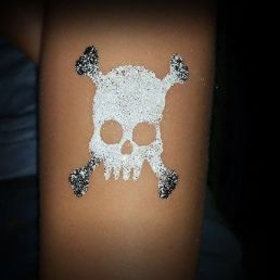 Glittertattoos by Hebbespartyschmink