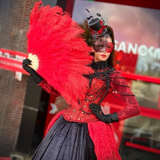 Actor Waalwijk  (NL) Stilt act - Masquerade Stiltwalkers