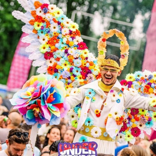 Actor Waalwijk  (NL) Stilt Act - Flower Stilt Walkers