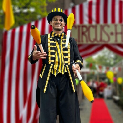 Animatie Waalwijk  (NL) Stelten Act - Jongleren op Stelten