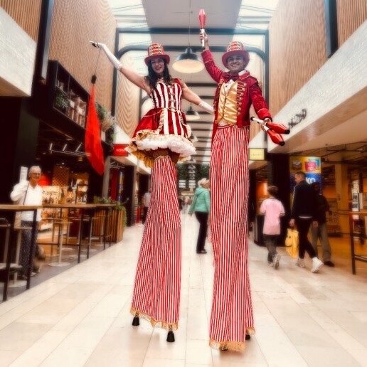 Animatie Waalwijk  (NL) Circus Royale Steltlopers - Stelten Act
