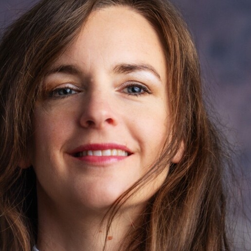 Singer (female) Amsterdam  (NL) Poetic singer-songwriter