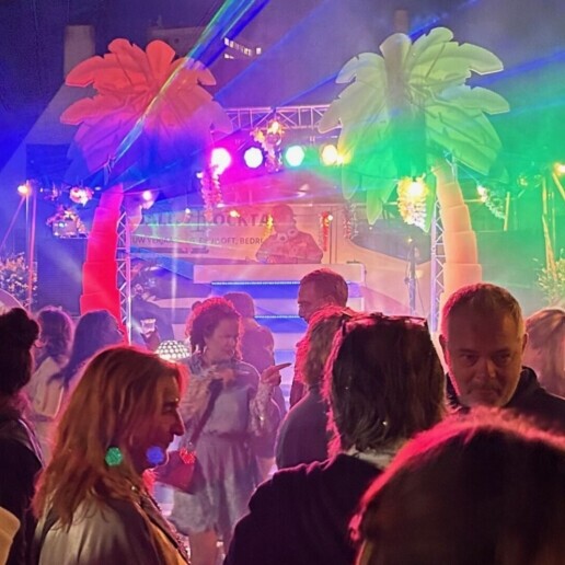 Drive-in show Alphen aan den Rijn  (NL) Tropical Disco Show - Summer Party with DJs