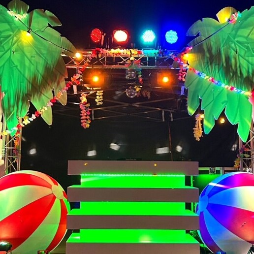 Drive-in show Alphen aan den Rijn  (NL) Tropical Disco Show - Zomerfeest met DJs