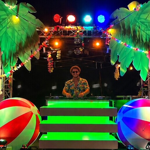 Drive-in show Alphen aan den Rijn  (NL) Tropical DJ Disco Party - Zomerfeest XL
