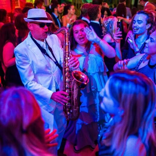 Saxophonist Amsterdam  (NL) Tal & Monica - Bruiloft Feest