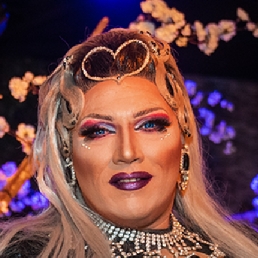 Dragqueen Bingo Met Dolly Donut