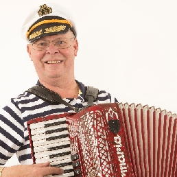 Accordionist Alkmaar  (NL) On the tumultuous bars