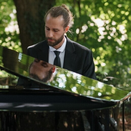 Pianist Amsterdam  (NL) Wedding Pianist Arian
