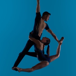 Acrobat Hamme  (Oost-Vlaanderen)(BE) Aerial acrobatics duo - Halo