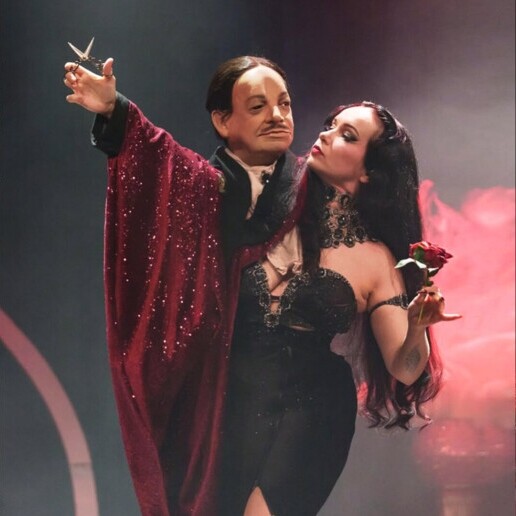 Danser Zaandam  (NL) Burlesque "Duet": Addams Family Tango