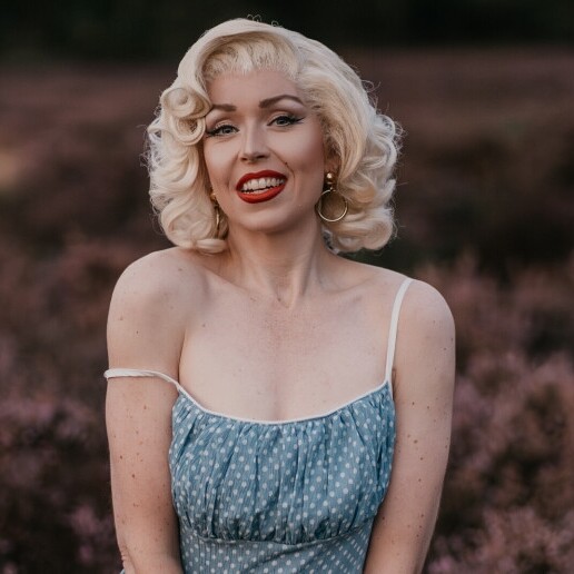 Singer (female) Zaandam  (NL) Marilyn Monroe Happy Birthday show