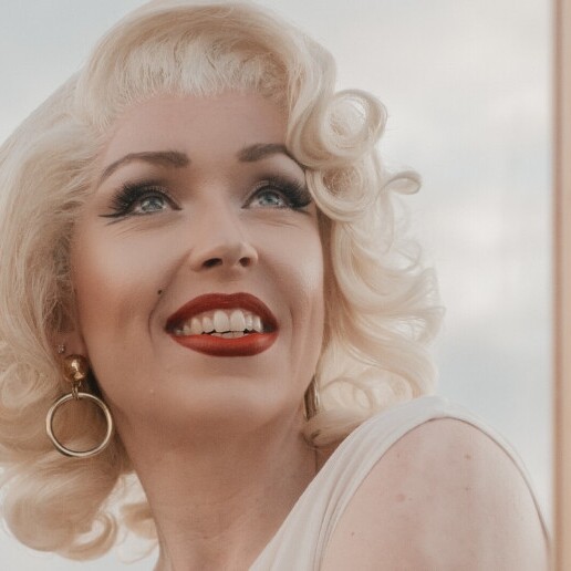 Singer (female) Zaandam  (NL) Marilyn Monroe  The Diamonds Show