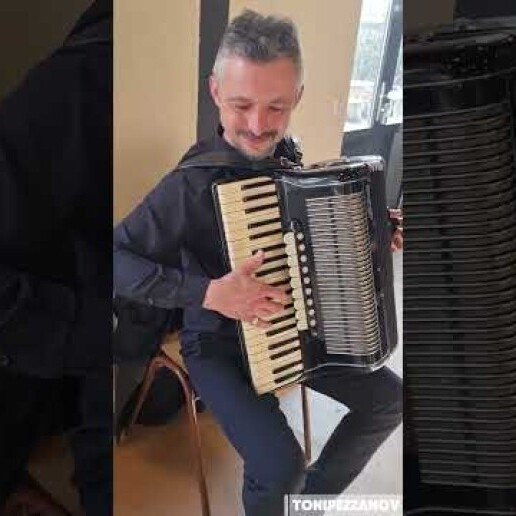 Accordionist Rotterdam  (NL) Toni Pezzanov,accordion bandoneon,piano