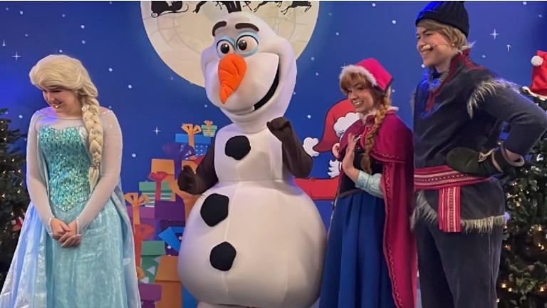 Frozen show with Anna, Elsa and Kristoff