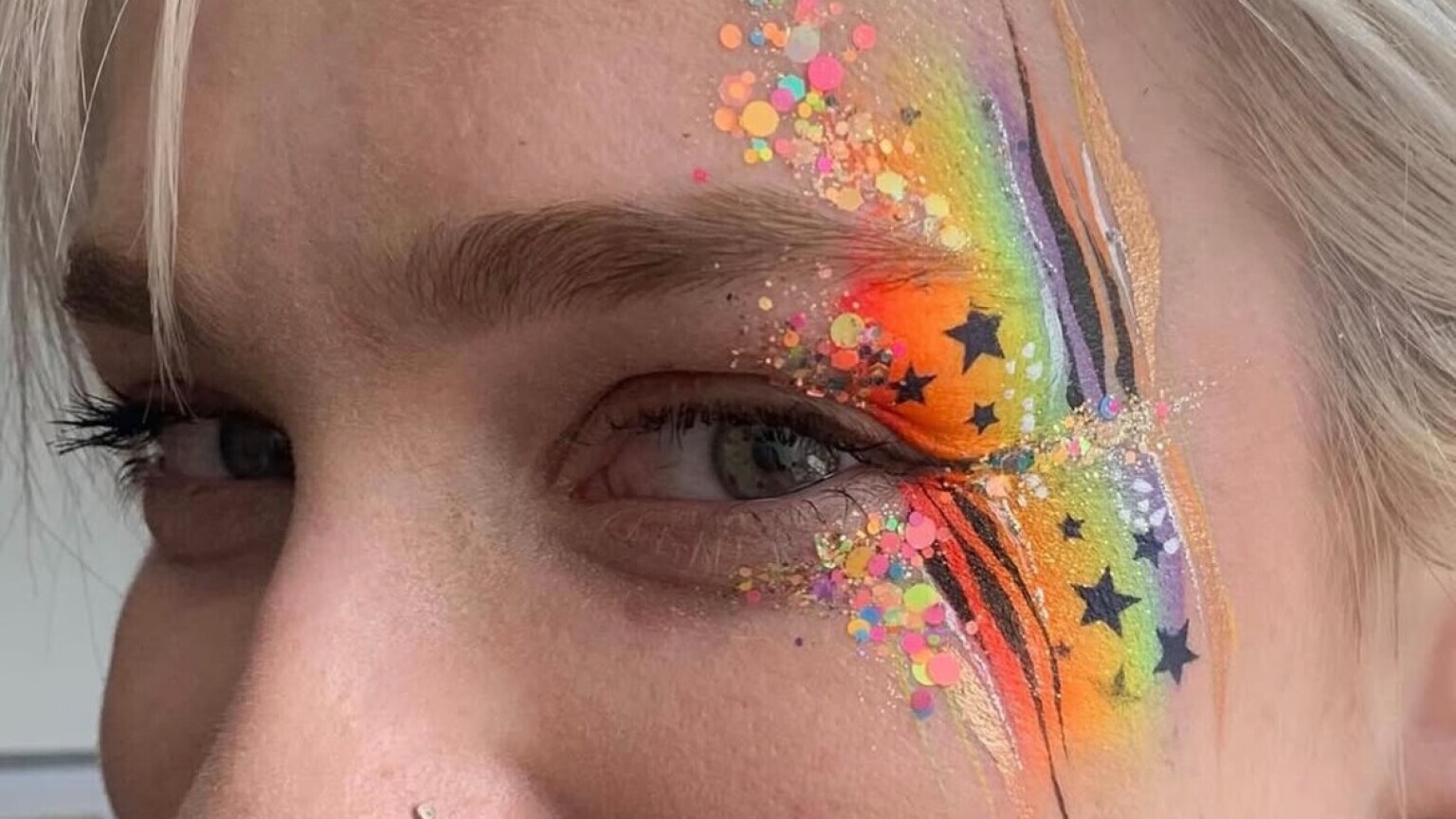 Glitter & make-up for Pride - Nienclub