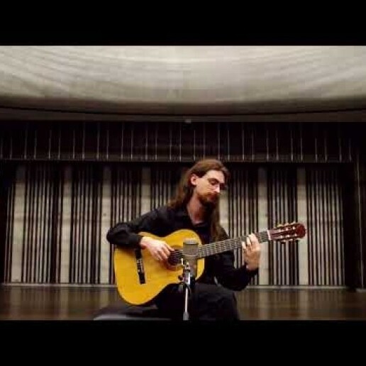 Emilio, solo-gitarist/zanger