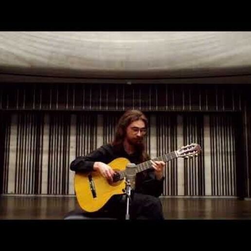 Emilio, solo-gitarist/zanger