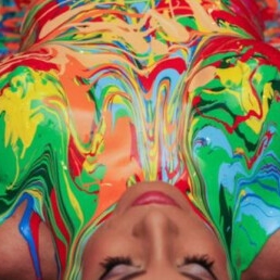 Bodypaint een Naaktmodel