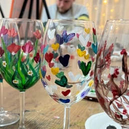  Painting wine glasses