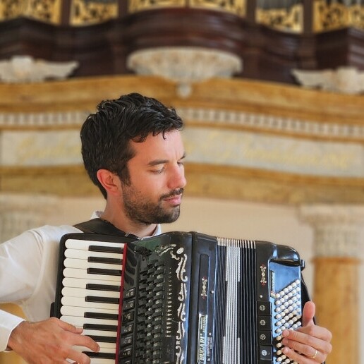 Accordeonist Velserbroek  (NL) Uitvaart accordeonist Robin El-Hage