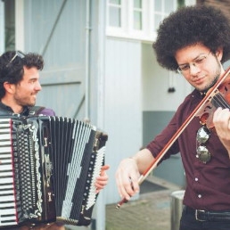 Band Velserbroek  (NL) Het Wereldmuziek Duo