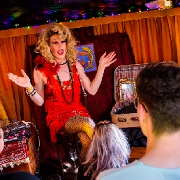 DragQueen bingoshow in theater-caravan