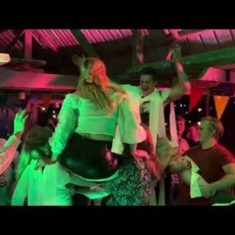 De zingende verjaardags DJ Ferdy