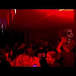 De zingende verjaardags DJ Ferdy
