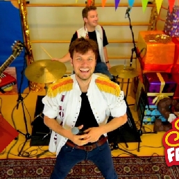 Kids show Dodewaard  (NL) Book Sinterklaas Liveband? Check this out!