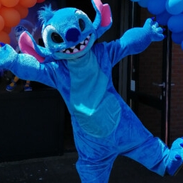 Stitch op bezoek kort