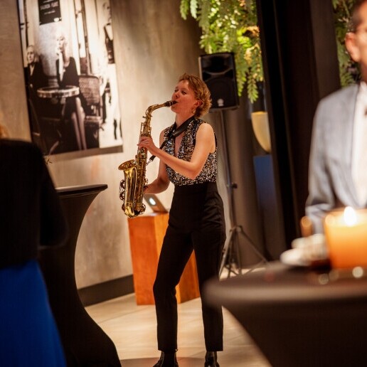Saxophonist Amsterdam  (NL) Eva on Sax | Live Saxophone Drinks