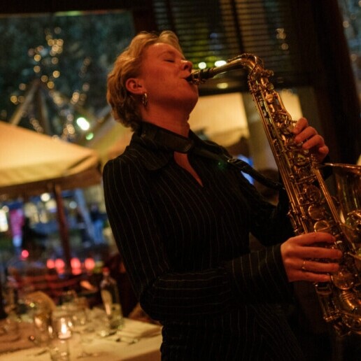 Saxophonist Amsterdam  (NL) Eva Bottinga | Saxofonist voor Zakelijke Events