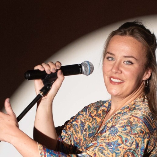 Zangeres Noordwijk  (Zuid Holland)(NL) Bruiloftzangeres Nadine