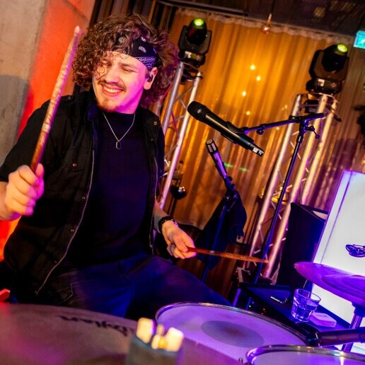 Bas Baelde Powershow met Allround DJ