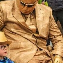 Life statue: The Golden Man