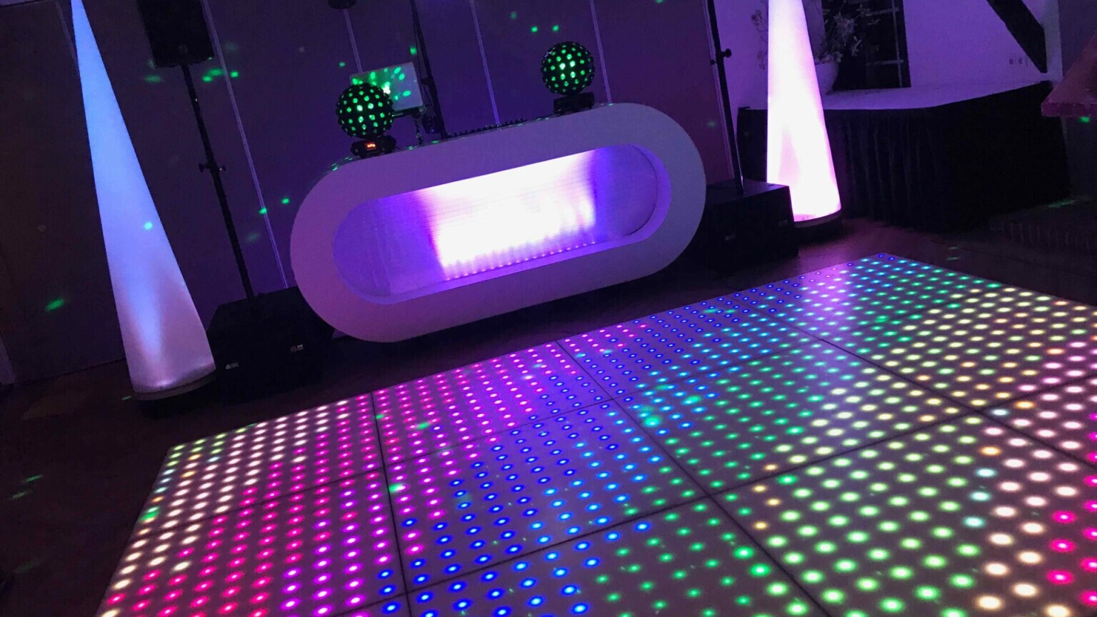 ✨Disco DJ with 20m2 Illuminated Dance Floor✨