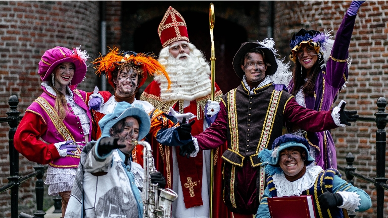 De echte Sinterklaas & 2 Roetveegpieten