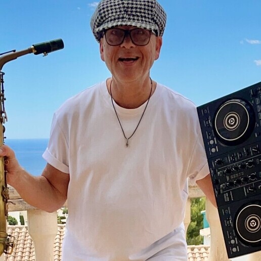Saxophonist Hillegom  (NL) Sax on the Beat (DJ & Sax & Percussion)