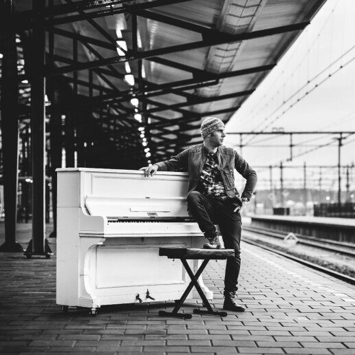 Pianist Amersfoort  (NL) Singing Pianist at Funerals