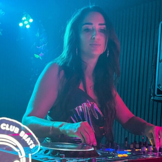 DJ Amsterdam  (NL) Female All-round Amsterdam DJ Moun