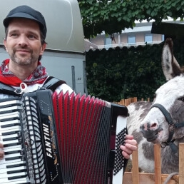 Accordionist Goirle  (NL) Cozy recognizable accordion music