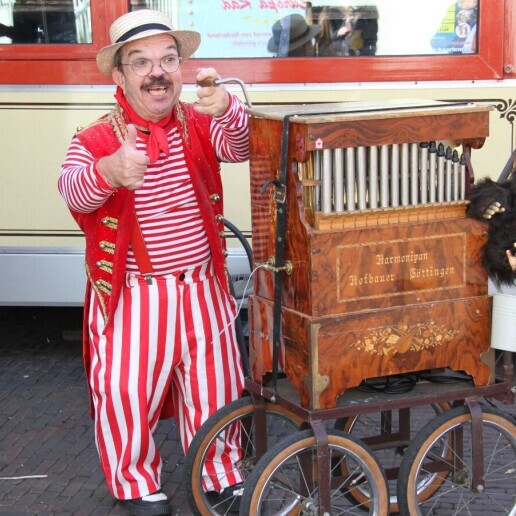 Barrel organ Veldhoven  (NL) Mini Organ Man Nostalgic musical act